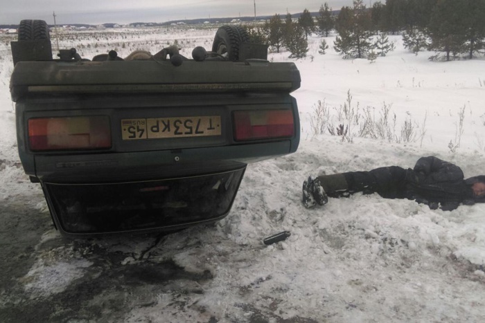 Пьяный «в стельку» водитель ВАЗ-2107 перевернулся на Тюменском тракте