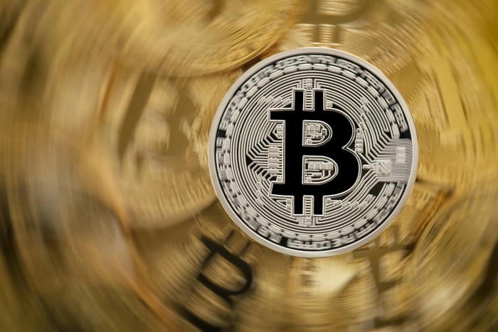 У планировавших купить биткоины студентов в Москве похитили 7 млн руб.