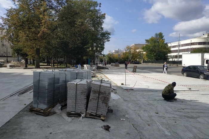 «Конфуз вышел». В Нижнем Тагиле «сдали» в полицию сотрудников, помогавших менять плитку