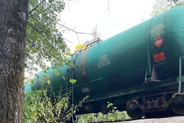 Свердловская полиция направила в суд дело о краже нефтепродуктов из железнодорожных вагонов