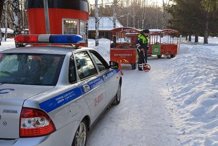 В Екатеринбурге подросток попал под детский «Паровозик»