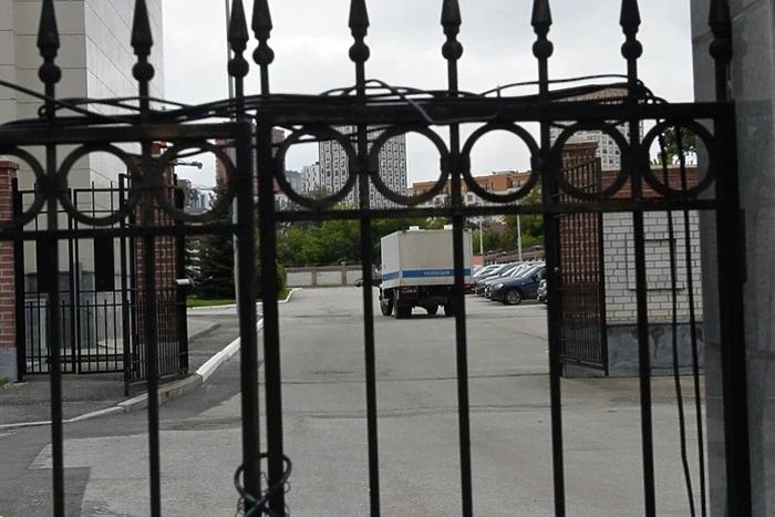 Судью военного суда задержали за стрельбу после ссоры с таксистом в Москве