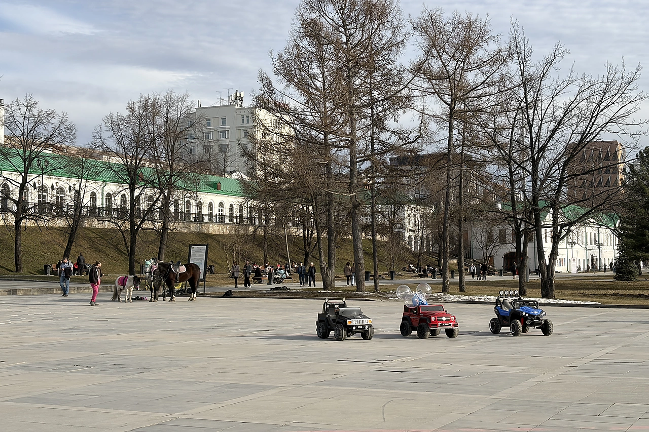 Вице-мэр Екатеринбурга пообещал забрать машины у чиновников