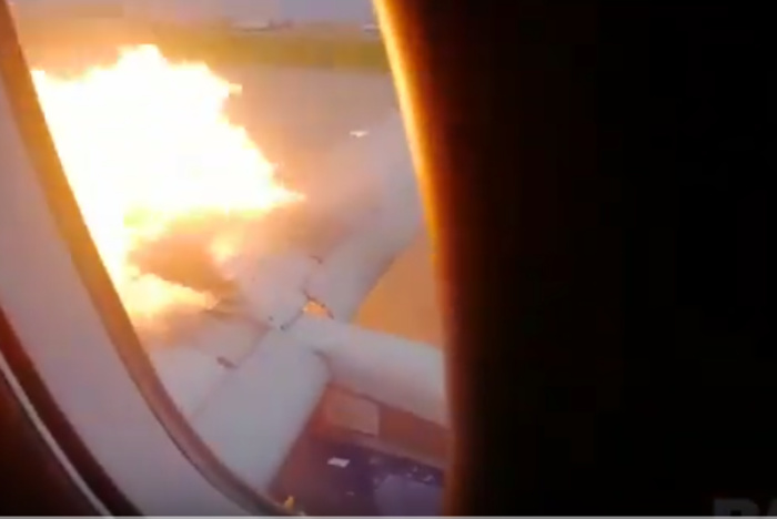 Опубликовано видео из горящего салона SSJ-100, снятое пассажирами