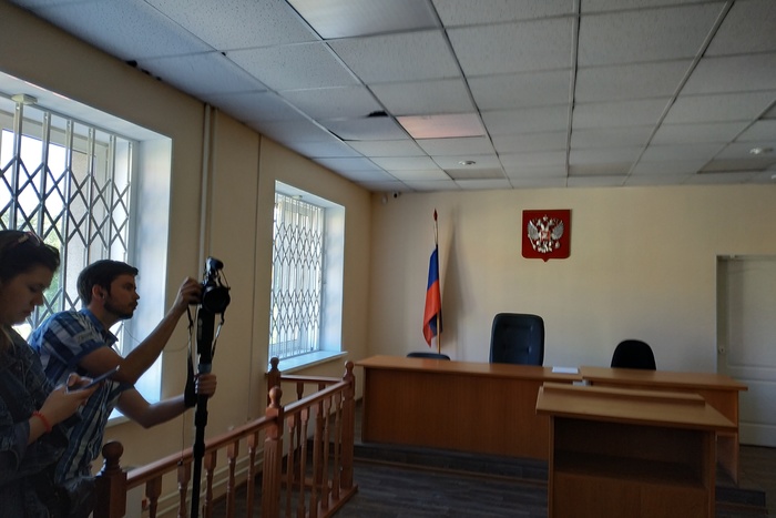 Двое сотрудников полка ДПС ГИБДД УМВД по г. Екатеринбургу осуждены за взятку