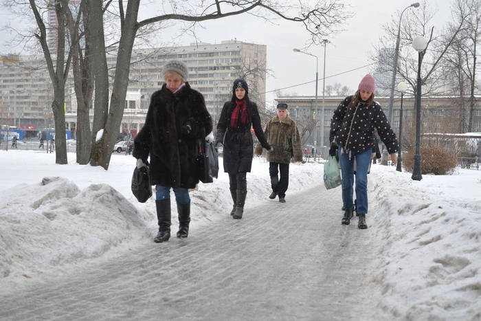 81-летняя женщина отсудила у УК 300 тыс. рублей за падение около дома