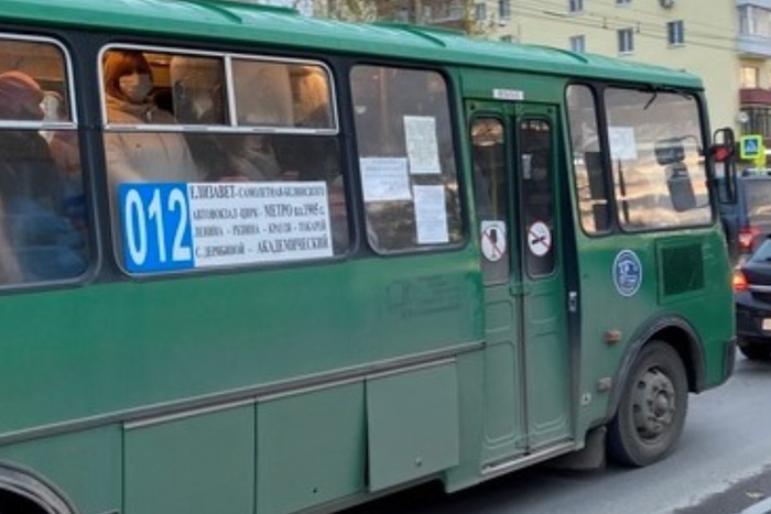 В Екатеринбурге пассажиров общественного транспорта начали штрафовать за отсутствие масок