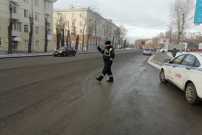 Экипажем ДПС в Екатеринбурге задержан закладчик с крупной партией наркотиков (ФОТО)