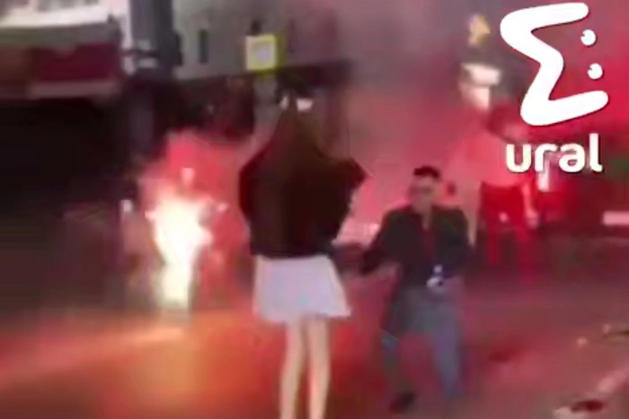 Екатеринбуржцы ополчились на пару, перекрывшую улицу Царскую ради эффектного предложения