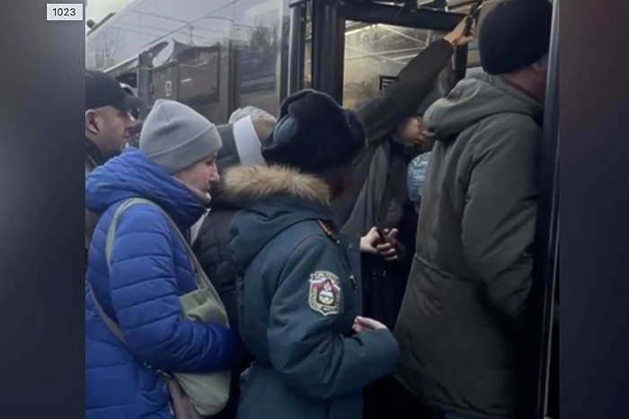Жители Екатеринбурга устраивают давки в автобусах их-за отсутствия трамваев