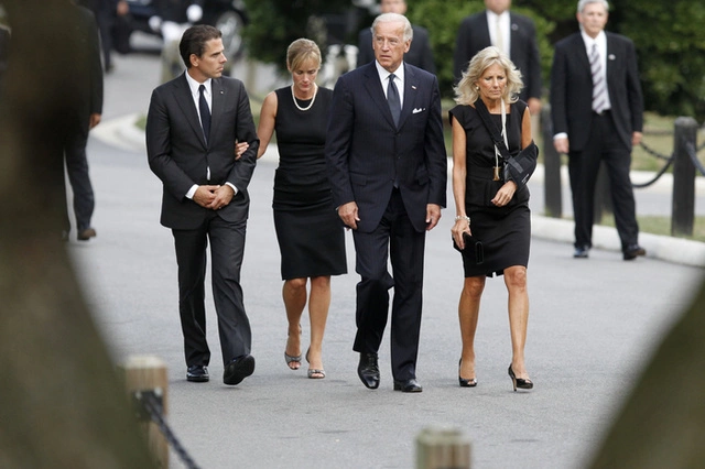 Сына Байдена уволили из резерва ВМС за употребление кокаина