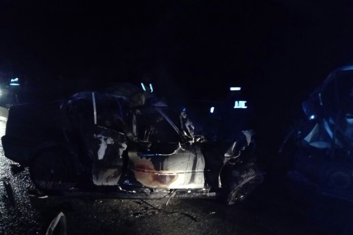 Сегодня ночью в Екатеринбурге горели два автомобиля