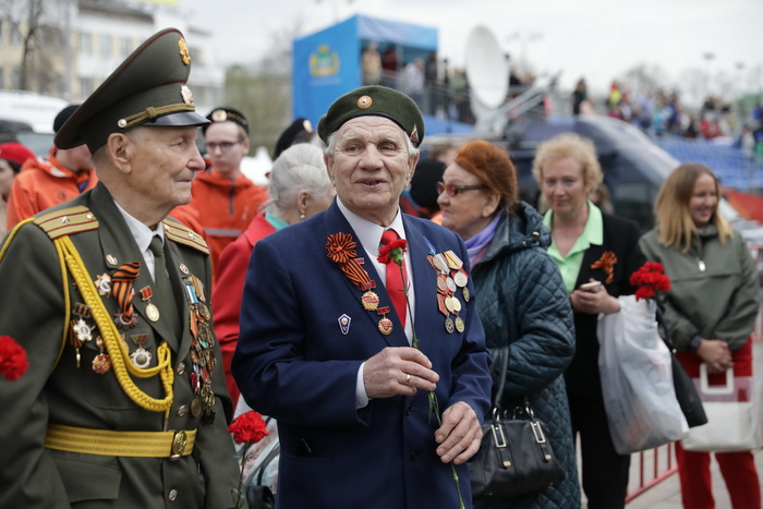 Фоторепортаж с «Парада Победы» в Екатеринбурге