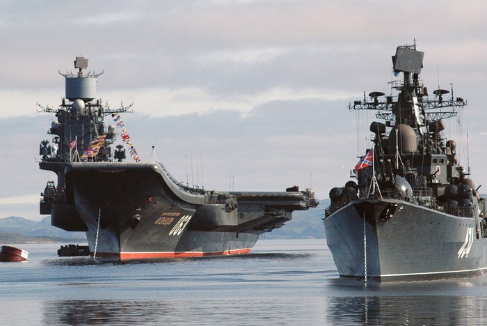 Сотрудники МЧС и военные локализовали очаг возгорания на «Адмирале Кузнецове»