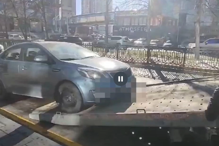 В Екатеринбурге у женщины забрали машину. За что?