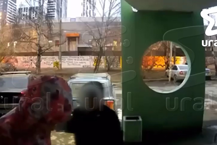 Подросток-извращенец пытался совратить маленькую девочку в Екатеринбурге