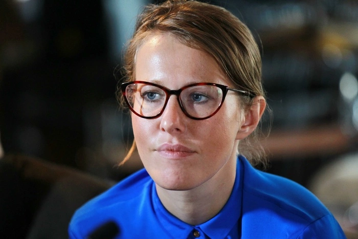 «Коммерсантъ» узнал об отъезде Собчак из России