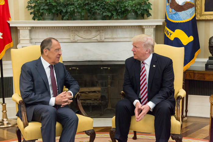 Трамп разместил в Twitter фото с официальных встреч с Лавровым и Климкиным