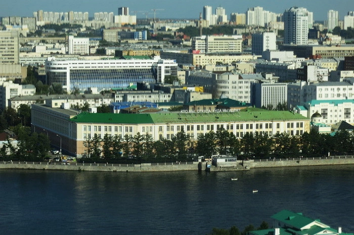 Альфа-Банк, владеющий частью Приборостроительного завода, заблокировал его снос