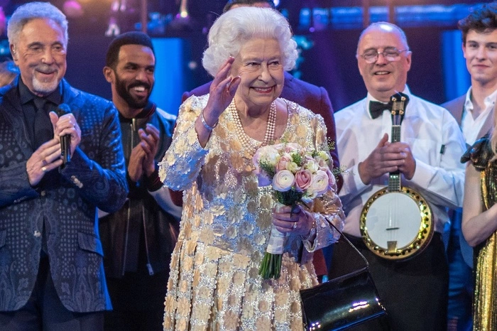 Елизавета II отметила официальный 95-й день рождения