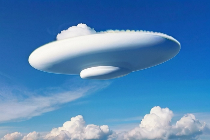 Екатеринбуржцы увидели в небе странные облака, похожие на НЛО