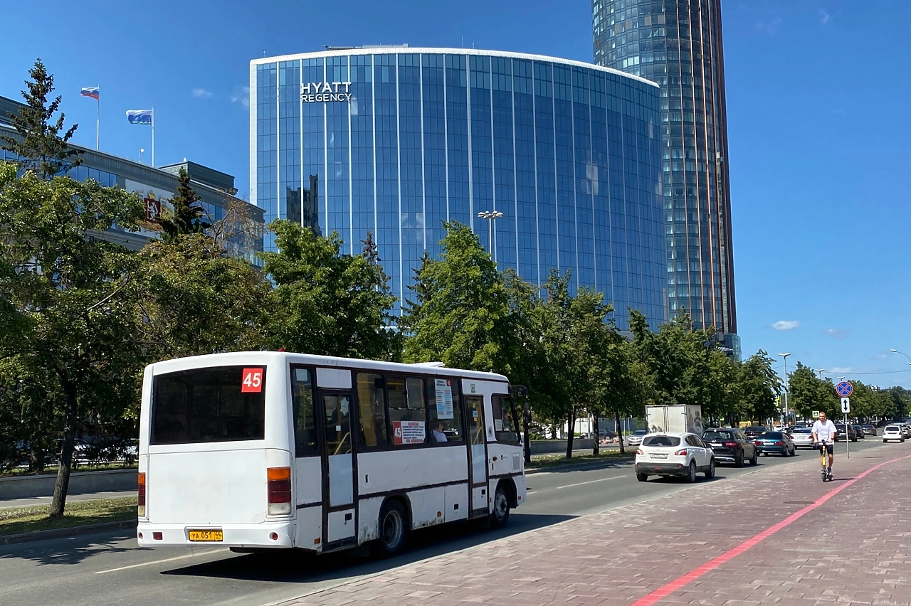 В Екатеринбурге внезапно меняют схему автобусов и троллейбуса