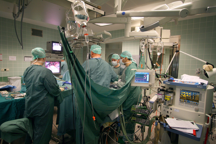 Хирург с 30-летним стажем случайно заколол пациентку в Миассе