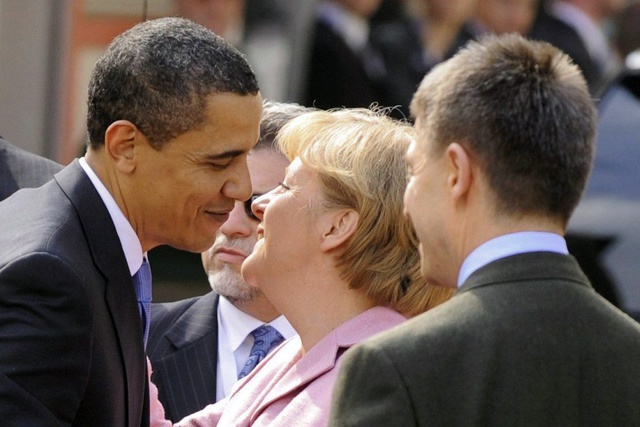 Обама и Меркель вновь обвинили Россию в поставках ополченцам оружия