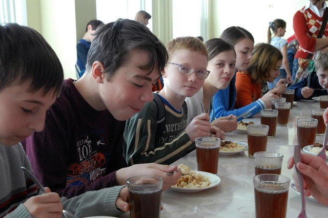 Олимпийская чемпионка раскритиковала детское питание в гимназии Екатеринбурга