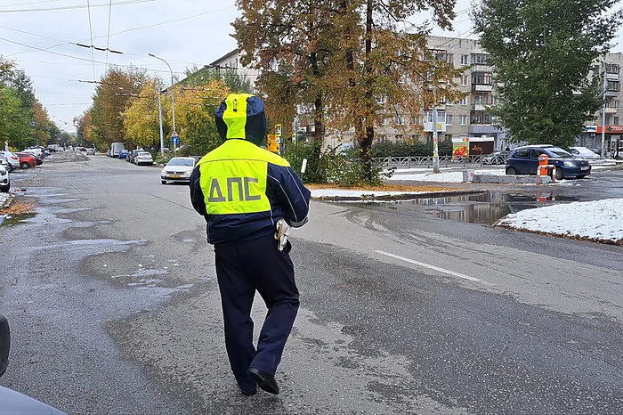 На екатеринбургских дорогах заменят разметку