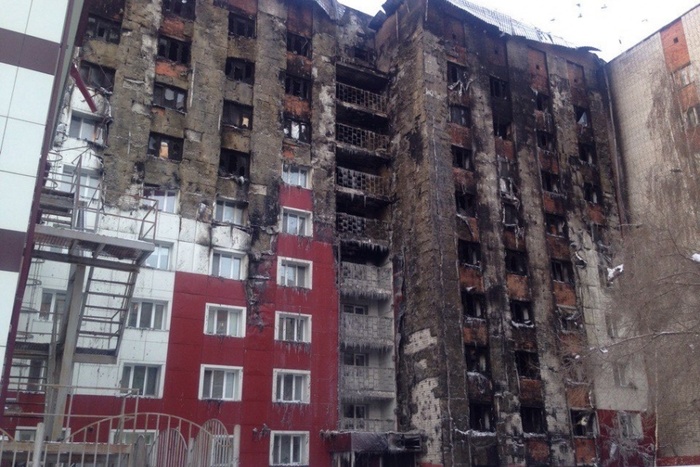 Более 40 квартир пострадали из-за пожара в тюменской многоэтажке