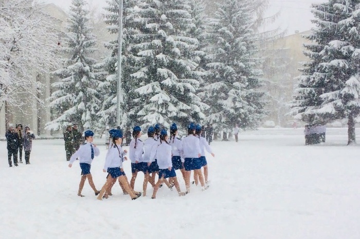 Девочки, в балетках маршировавшие по снегу, победили в смотре-конкурсе