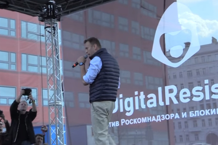 Песков ответил, может ли Навальный войти в списки осужденных на обмен