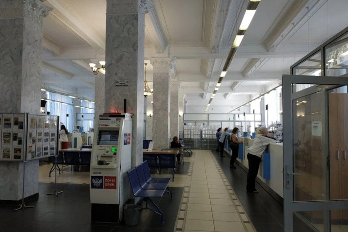 Жители Екатеринбурга застряли в огромных очередях на почте