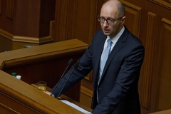 Яценюк назвал жителей Юго-востока и ополченцев "недолюдьми"