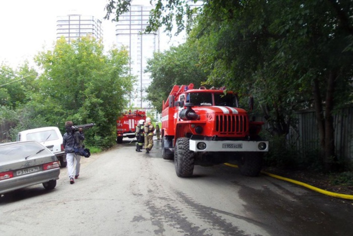 Пожар уничтожил склад пластиковых изделий в Екатеринбурге