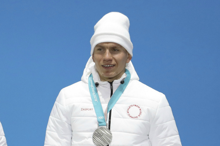 Лыжник Александр Большунов завоевал серебро в масс-старте