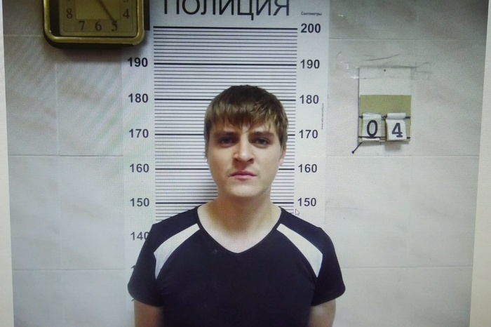 В Екатеринбурге преступник спрятался от полицейских в шкафу с одеждой