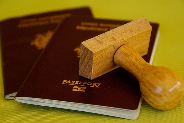 «Настоящие съели»: депортированные мигранты едут в Россию по липовым паспортам