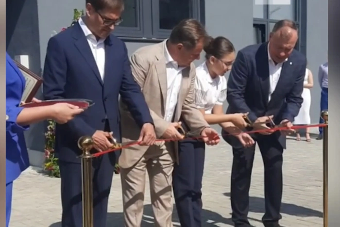 В Екатеринбурге девочка упала в обморок на церемонии с участием Орлова