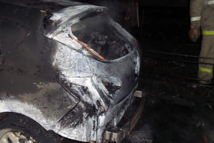 На ЖБИ сгорели три иномарки