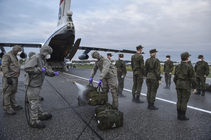 Российские военные, помогавшие Италии бороться с коронавирусом, возвращаются домой