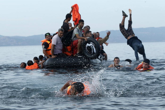 Венгерский премьер посоветовал беженцам уйти из Европы