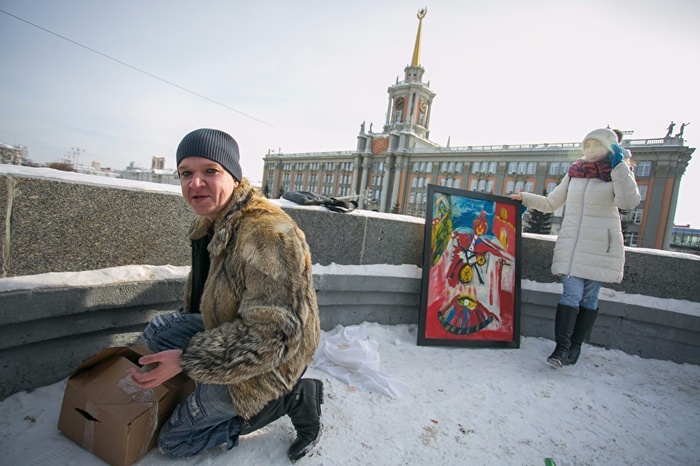 Колдун Симаков презентовал у памятника Ленину картину в поддержку Соколовского