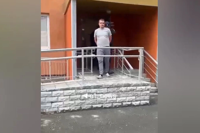 Стало известно, кто бил дорогущие автомобили камнями в Екатеринбурге