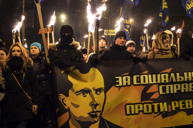 Чешского президента удивило молчание ЕС по факельному шествию в Киеве