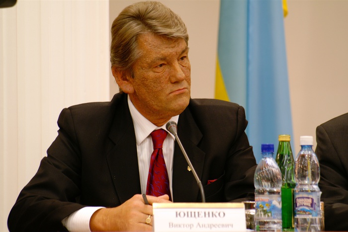 Ющенко: от Украины начинают отбиваться, как от назойливой мухи