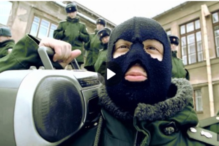 ЦВО опроверг участие военнослужащих в съемках пародии на песню группы «Грибы»