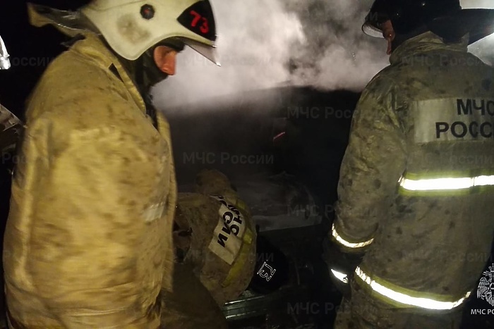 В Екатеринбурге девушка по приказу мошенников подожгла дорогой внедорожник