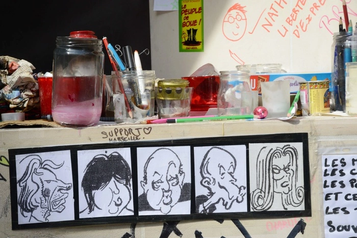 Charlie Hebdo опубликовал карикатуры на погибшего сирийского мальчика